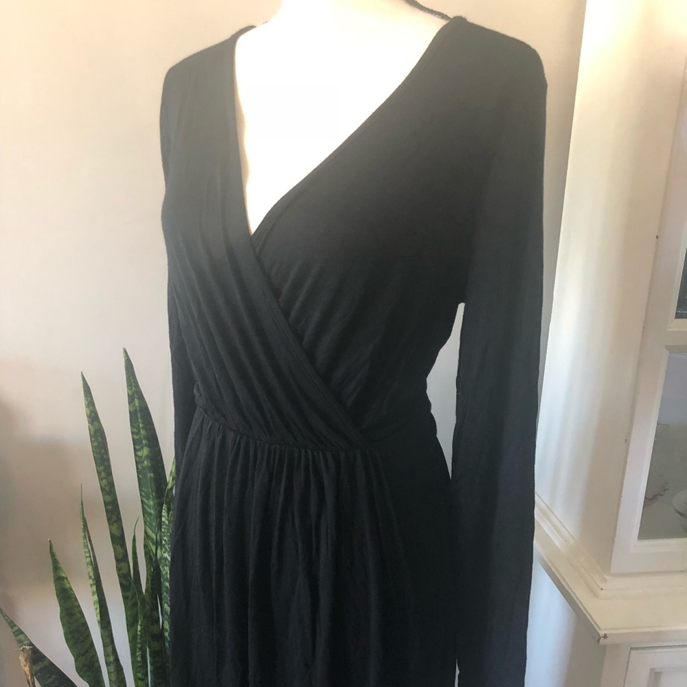 Black surplice long sleeve midi dress - Picture 3 of 6